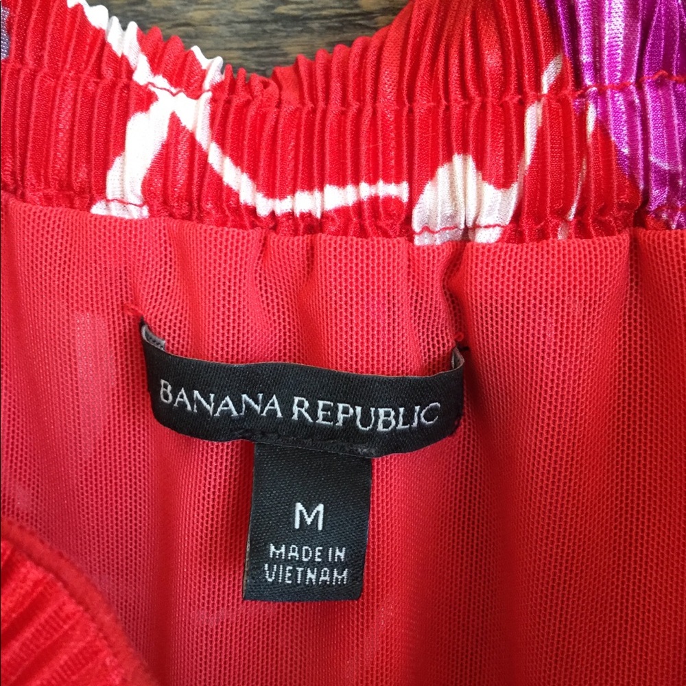 Festive Banana Republic Floral Blouse - Picture 7 of 7